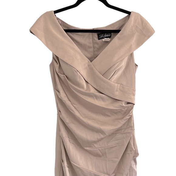 La Femme Off-the-Shoulder Ruched Column  midi dress size 6 - Picture 2 of 8